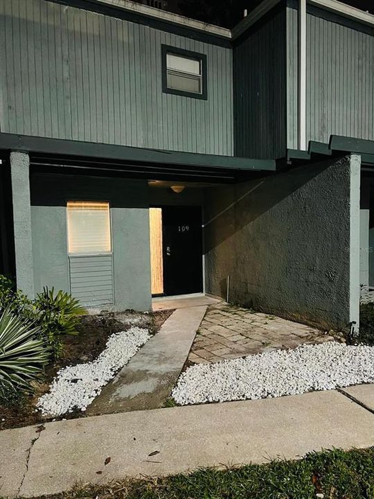 For Sale: $115,000 (2 beds, 2 baths, 1292 Square Feet)