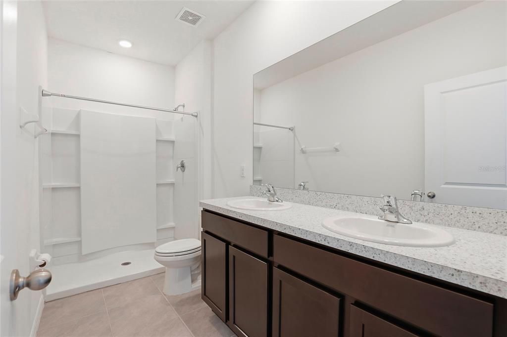 На продажу: $264,900 (3 спален, 2 ванн, 1690 Квадратных фут)