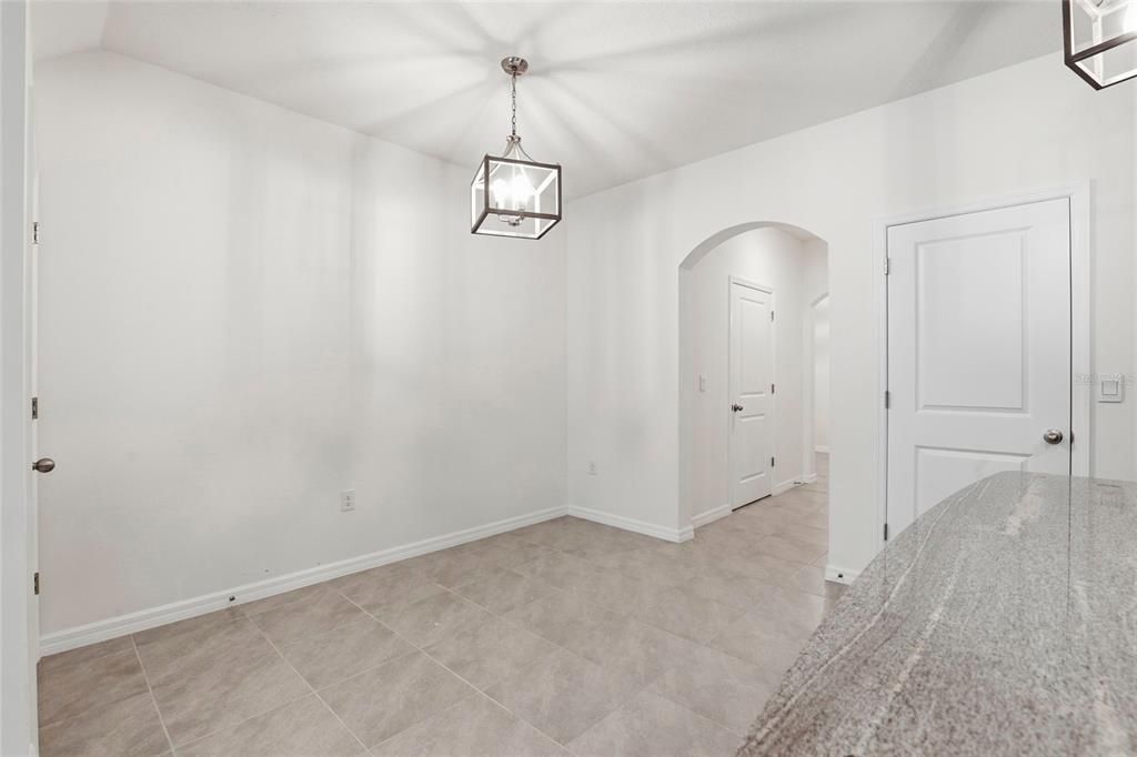 На продажу: $264,900 (3 спален, 2 ванн, 1690 Квадратных фут)