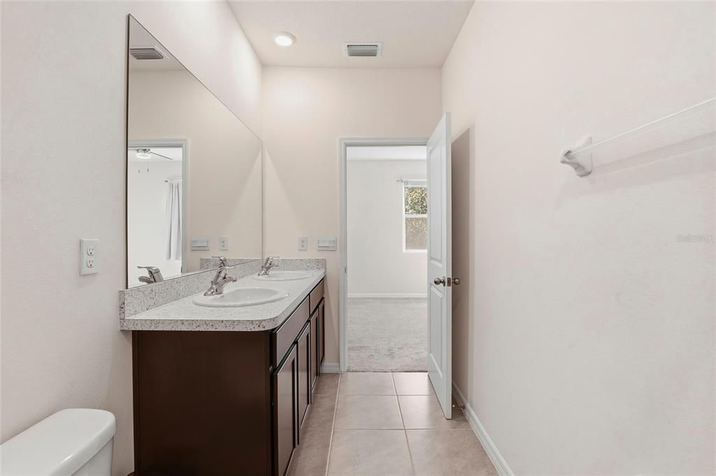 На продажу: $264,900 (3 спален, 2 ванн, 1690 Квадратных фут)