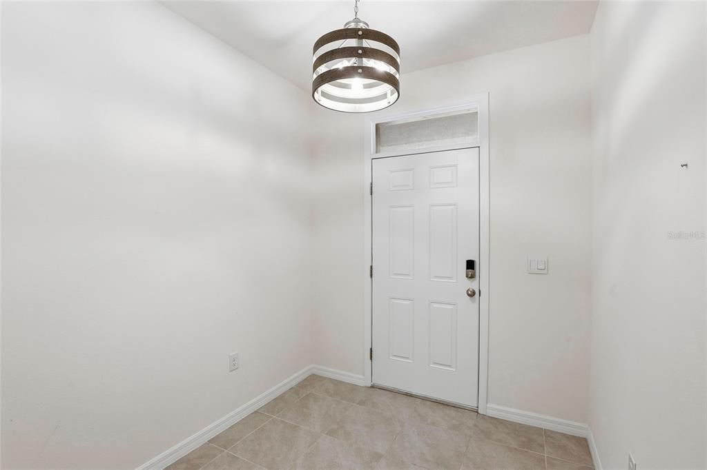 На продажу: $264,900 (3 спален, 2 ванн, 1690 Квадратных фут)