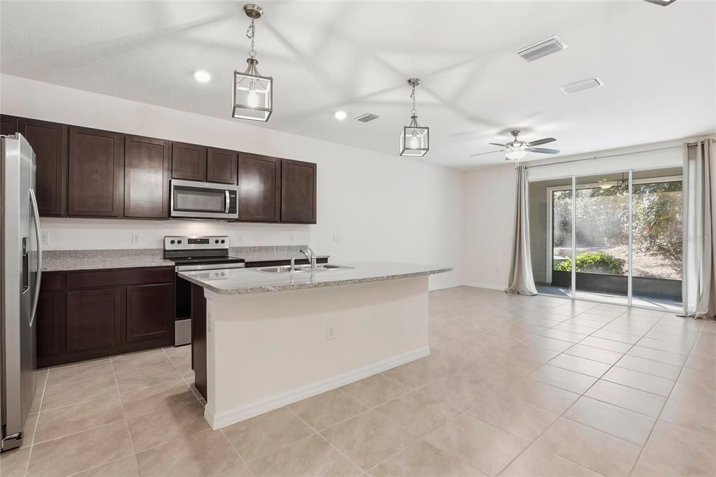 На продажу: $264,900 (3 спален, 2 ванн, 1690 Квадратных фут)