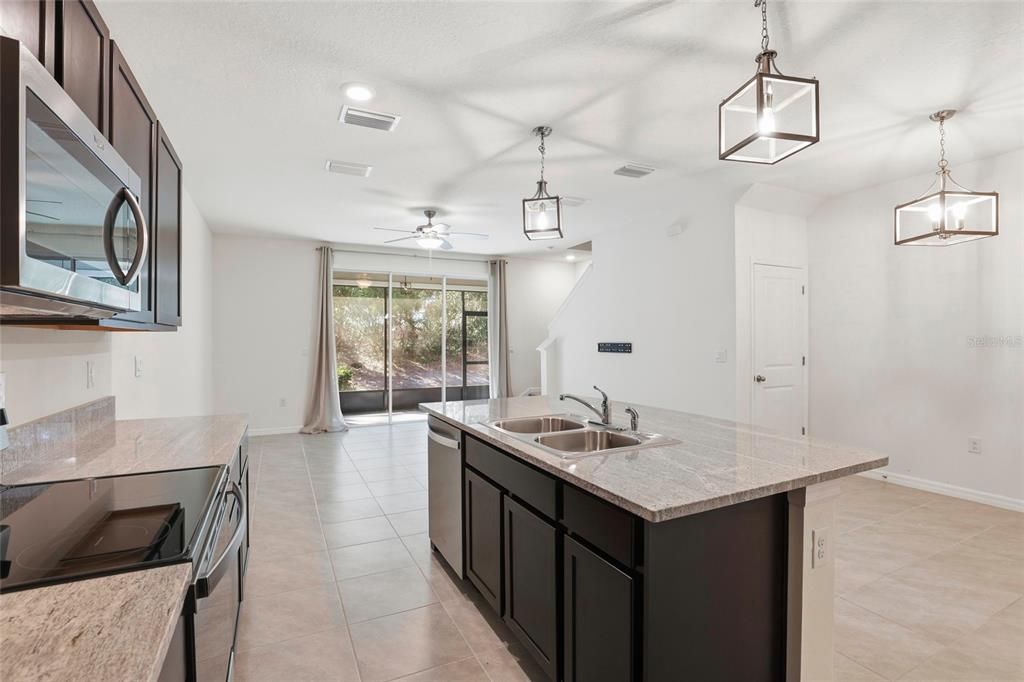 На продажу: $264,900 (3 спален, 2 ванн, 1690 Квадратных фут)