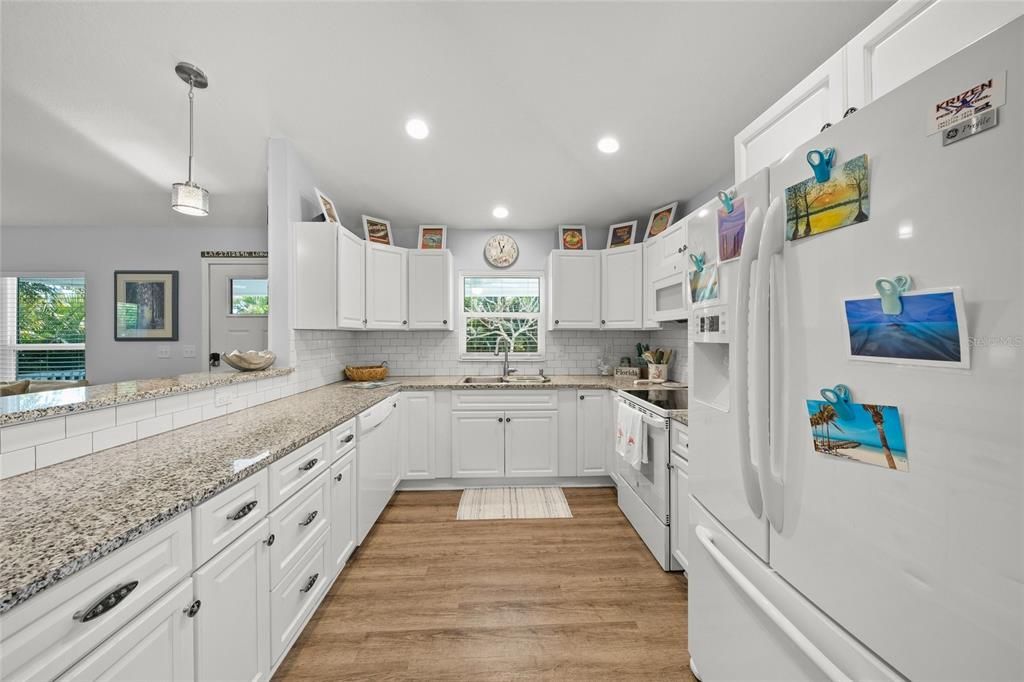 For Sale: $415,000 (2 beds, 2 baths, 1246 Square Feet)