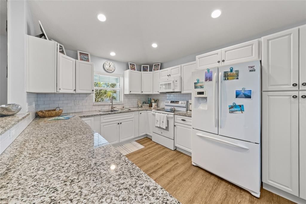 For Sale: $415,000 (2 beds, 2 baths, 1246 Square Feet)