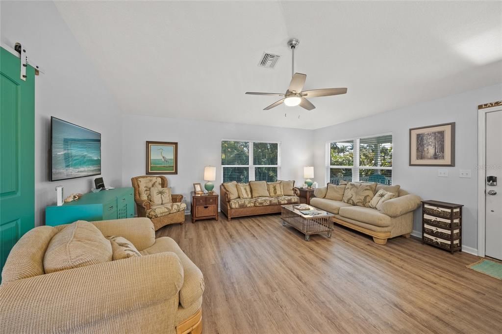 For Sale: $415,000 (2 beds, 2 baths, 1246 Square Feet)