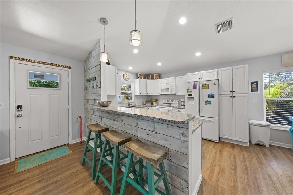 For Sale: $415,000 (2 beds, 2 baths, 1246 Square Feet)