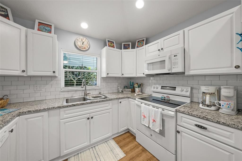 For Sale: $415,000 (2 beds, 2 baths, 1246 Square Feet)