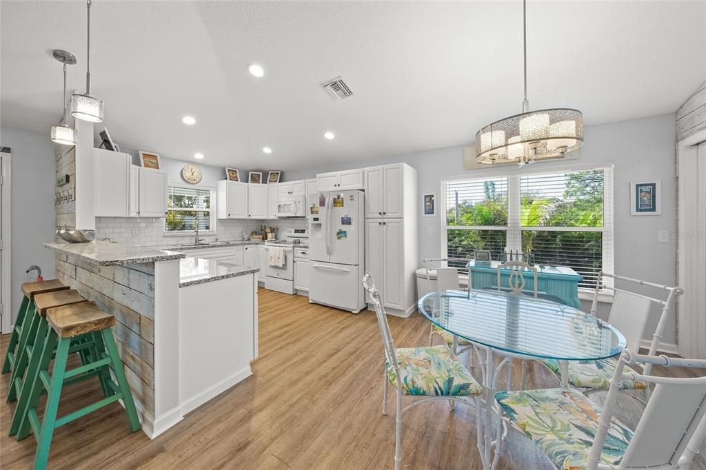 For Sale: $415,000 (2 beds, 2 baths, 1246 Square Feet)