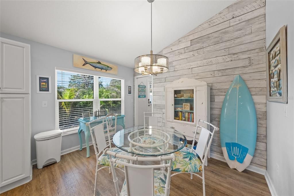For Sale: $415,000 (2 beds, 2 baths, 1246 Square Feet)