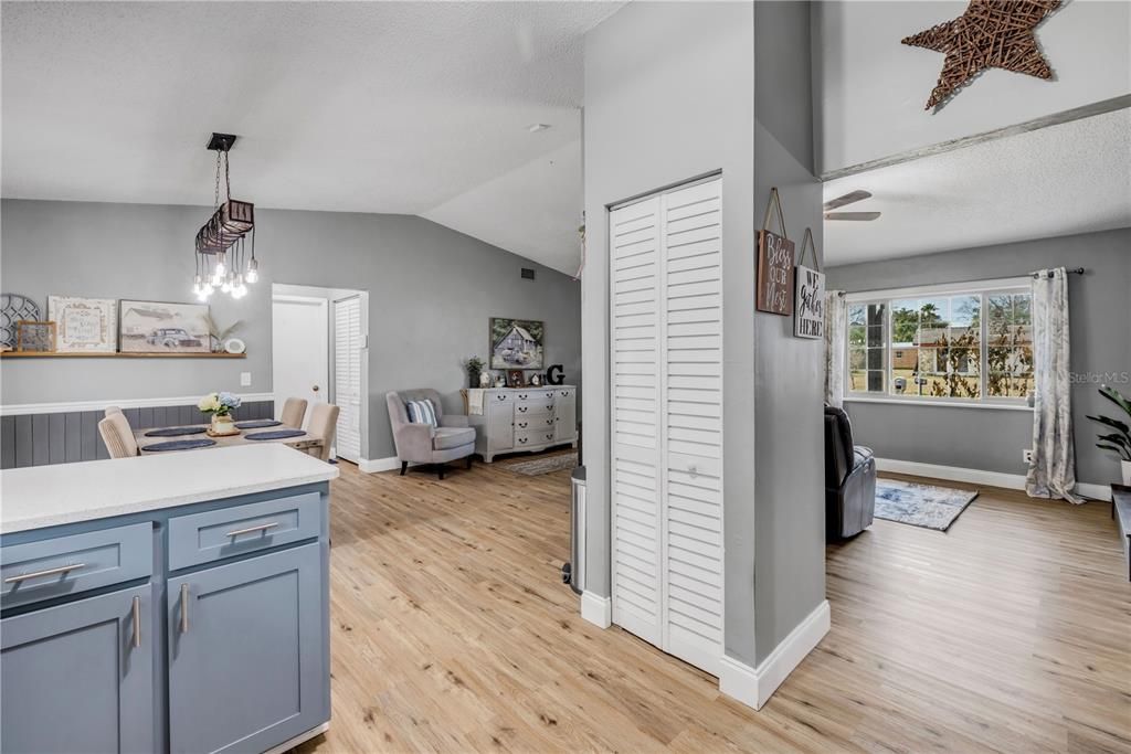For Sale: $332,000 (3 beds, 2 baths, 1389 Square Feet)