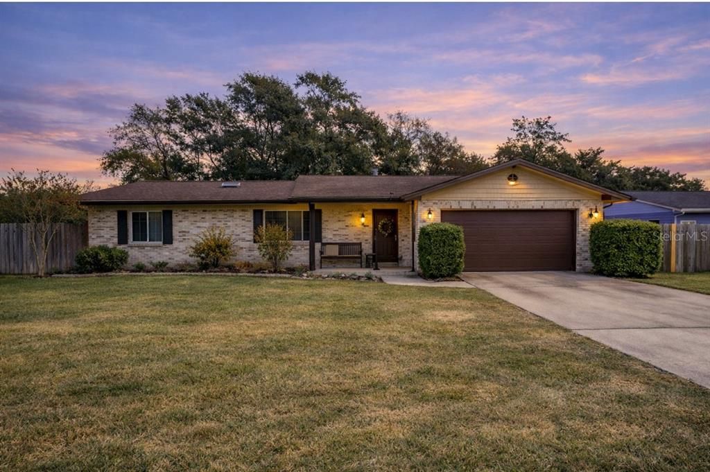 For Sale: $332,000 (3 beds, 2 baths, 1389 Square Feet)