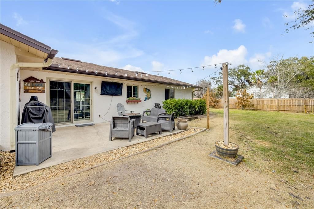 For Sale: $332,000 (3 beds, 2 baths, 1389 Square Feet)