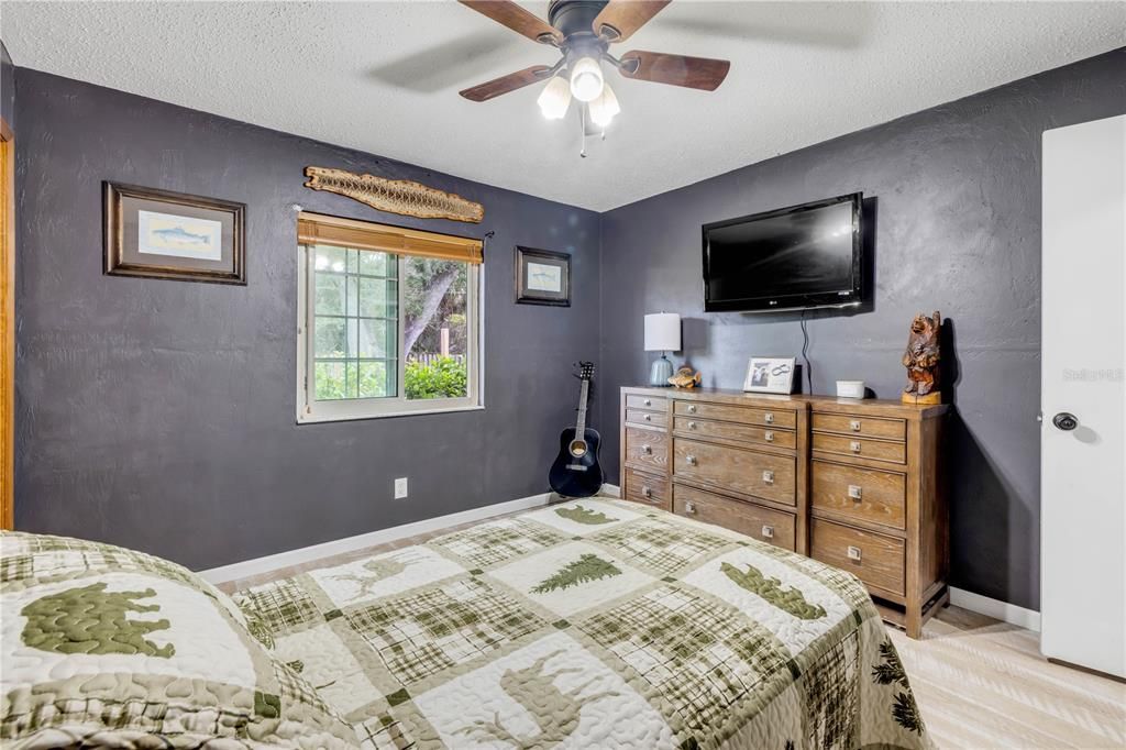 For Sale: $332,000 (3 beds, 2 baths, 1389 Square Feet)