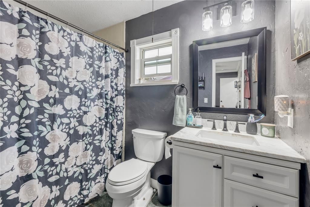 For Sale: $332,000 (3 beds, 2 baths, 1389 Square Feet)