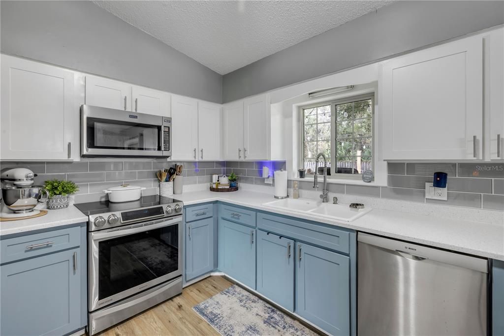 For Sale: $332,000 (3 beds, 2 baths, 1389 Square Feet)