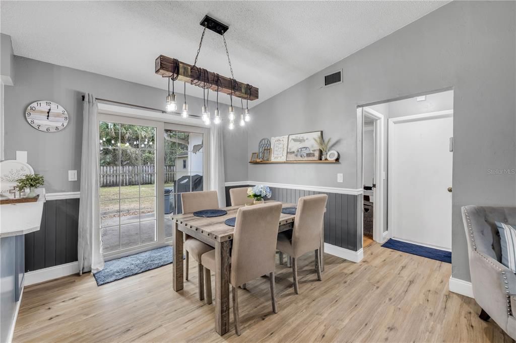 For Sale: $332,000 (3 beds, 2 baths, 1389 Square Feet)