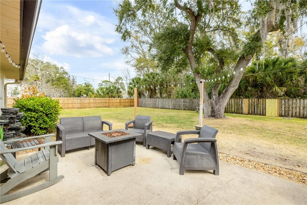 For Sale: $332,000 (3 beds, 2 baths, 1389 Square Feet)