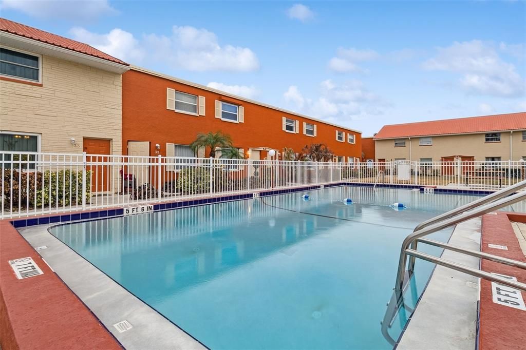 For Sale: $124,900 (2 beds, 1 baths, 900 Square Feet)