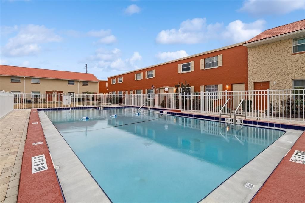 For Sale: $124,900 (2 beds, 1 baths, 900 Square Feet)