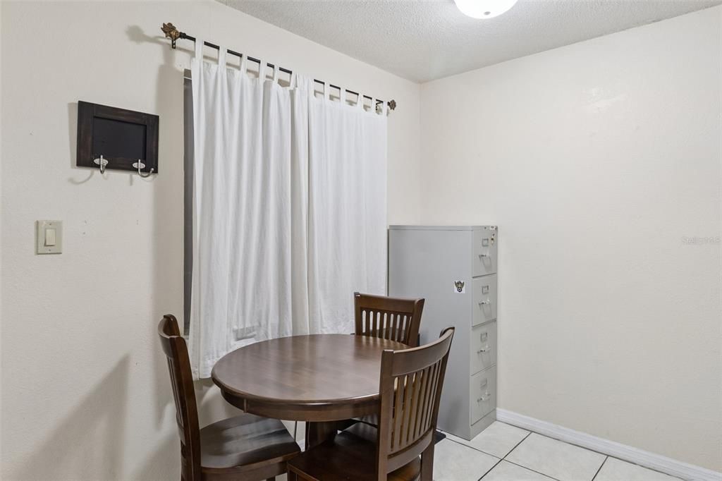 For Sale: $124,900 (2 beds, 1 baths, 900 Square Feet)