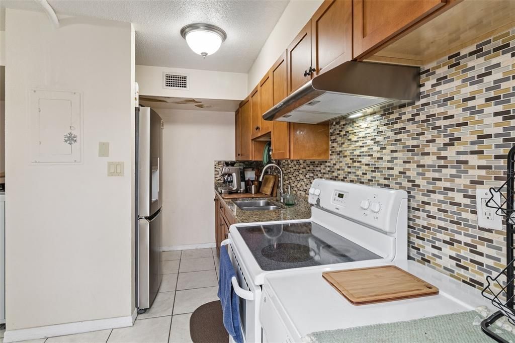 For Sale: $124,900 (2 beds, 1 baths, 900 Square Feet)