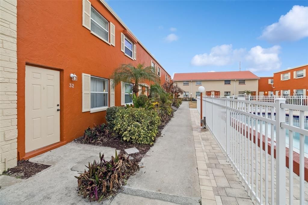 For Sale: $124,900 (2 beds, 1 baths, 900 Square Feet)