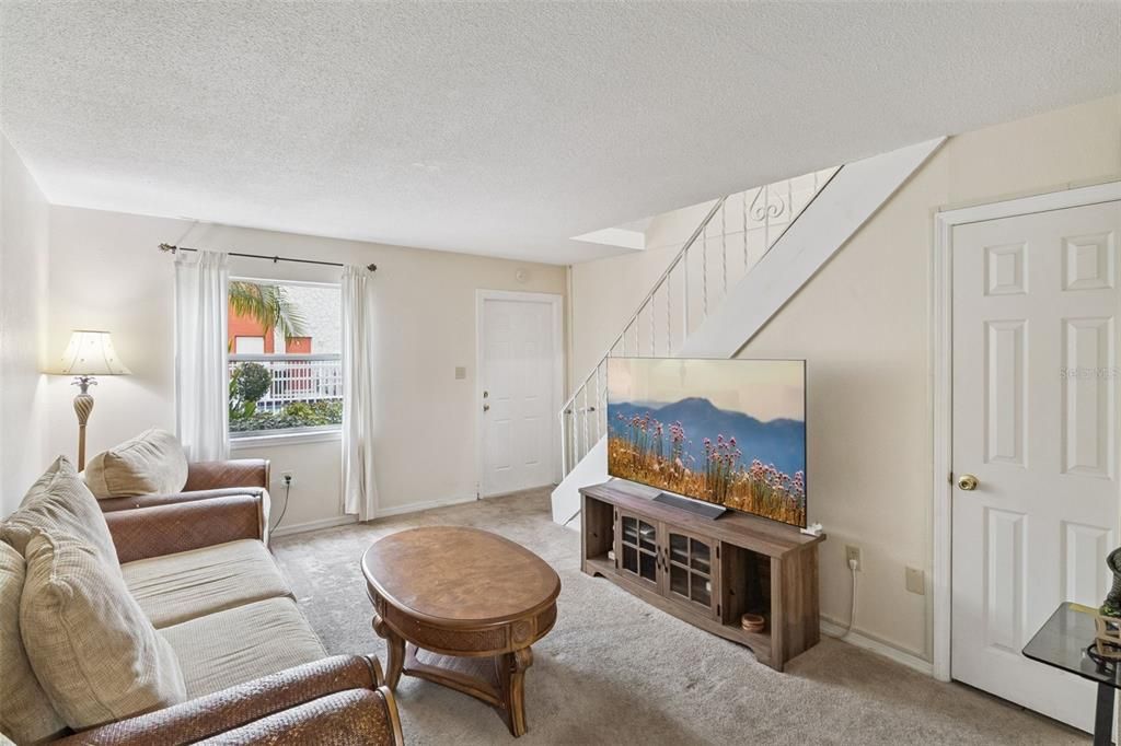 For Sale: $124,900 (2 beds, 1 baths, 900 Square Feet)