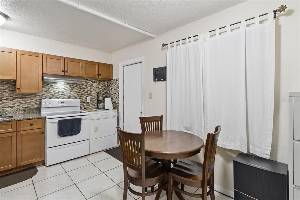 For Sale: $124,900 (2 beds, 1 baths, 900 Square Feet)