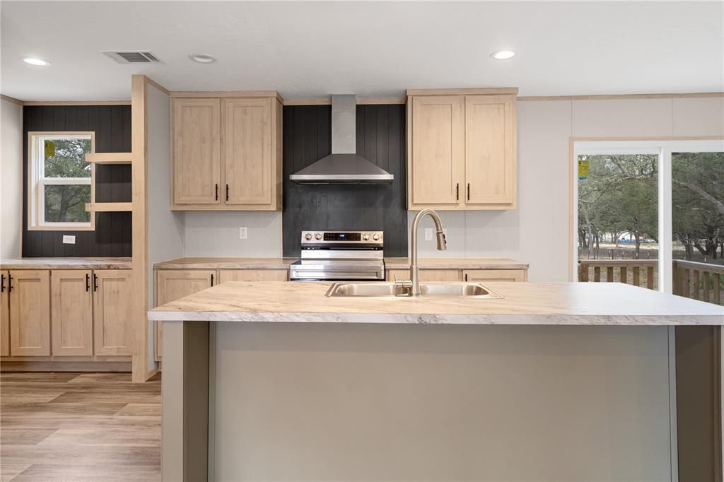 Activo con contrato: $219,900 (3 camas, 2 baños, 1456 Pies cuadrados)