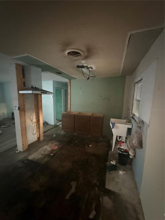 Под контрактом: $300,000 (3 спален, 2 ванн, 1719 Квадратных фут)