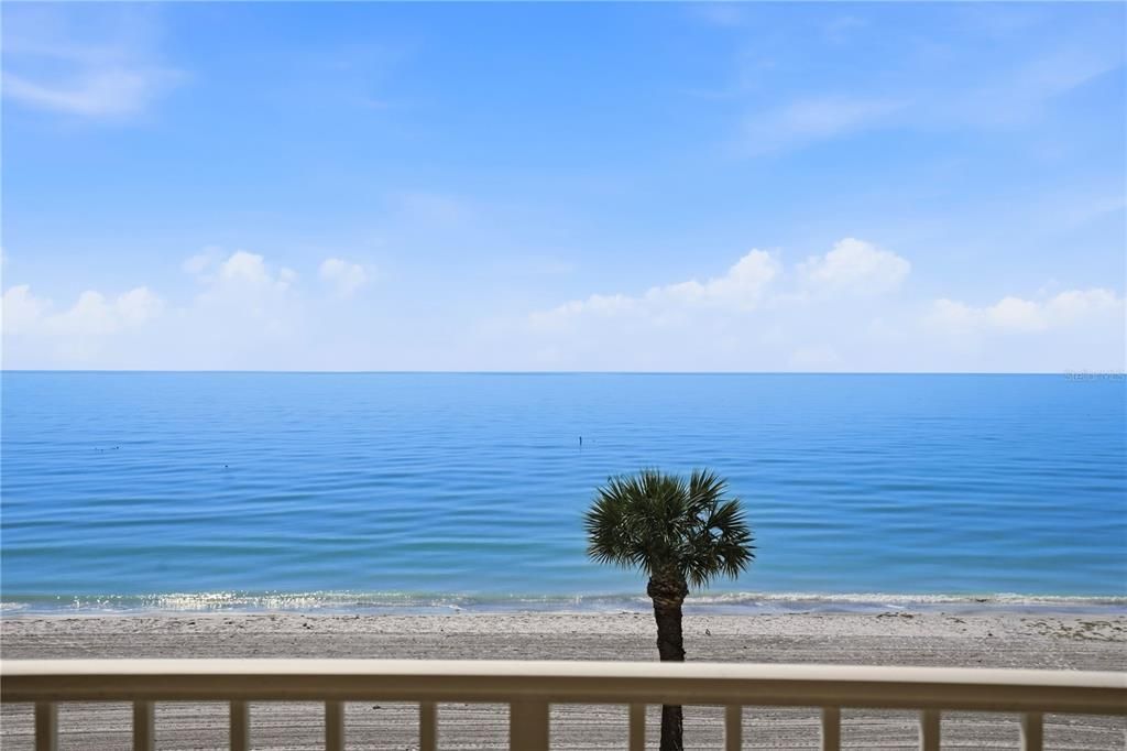 For Sale: $1,475,000 (3 beds, 3 baths, 2275 Square Feet)