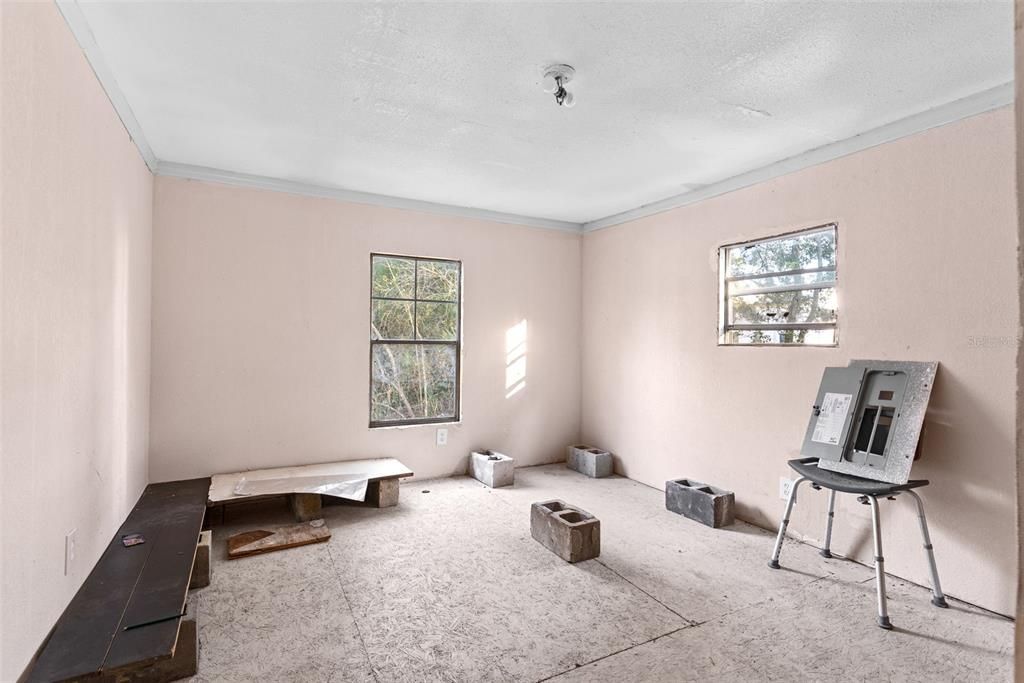 For Sale: $69,900 (3 beds, 2 baths, 1584 Square Feet)