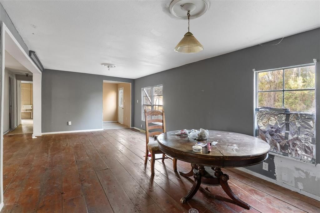 For Sale: $69,900 (3 beds, 2 baths, 1584 Square Feet)