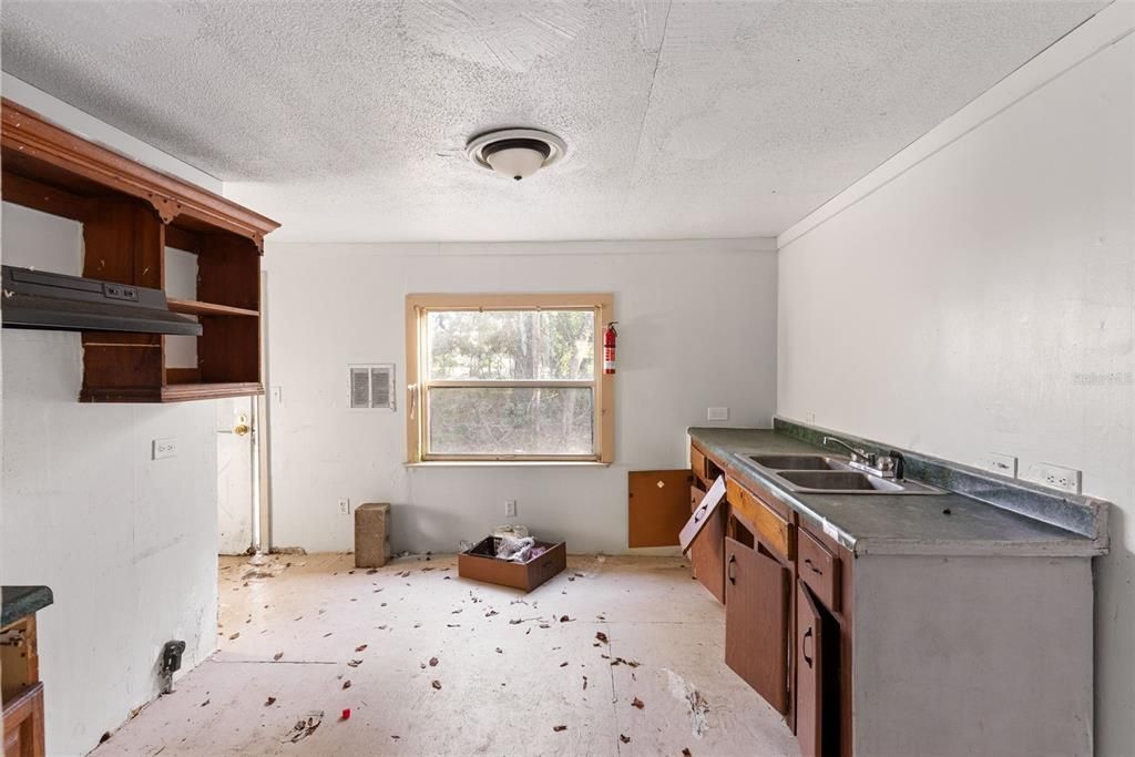 For Sale: $69,900 (3 beds, 2 baths, 1584 Square Feet)
