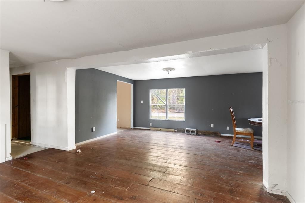 For Sale: $69,900 (3 beds, 2 baths, 1584 Square Feet)
