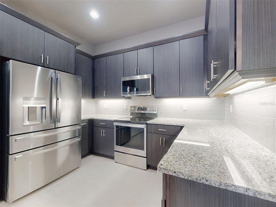 En Venta: $389,900 (3 camas, 3 baños, 2095 Pies cuadrados)