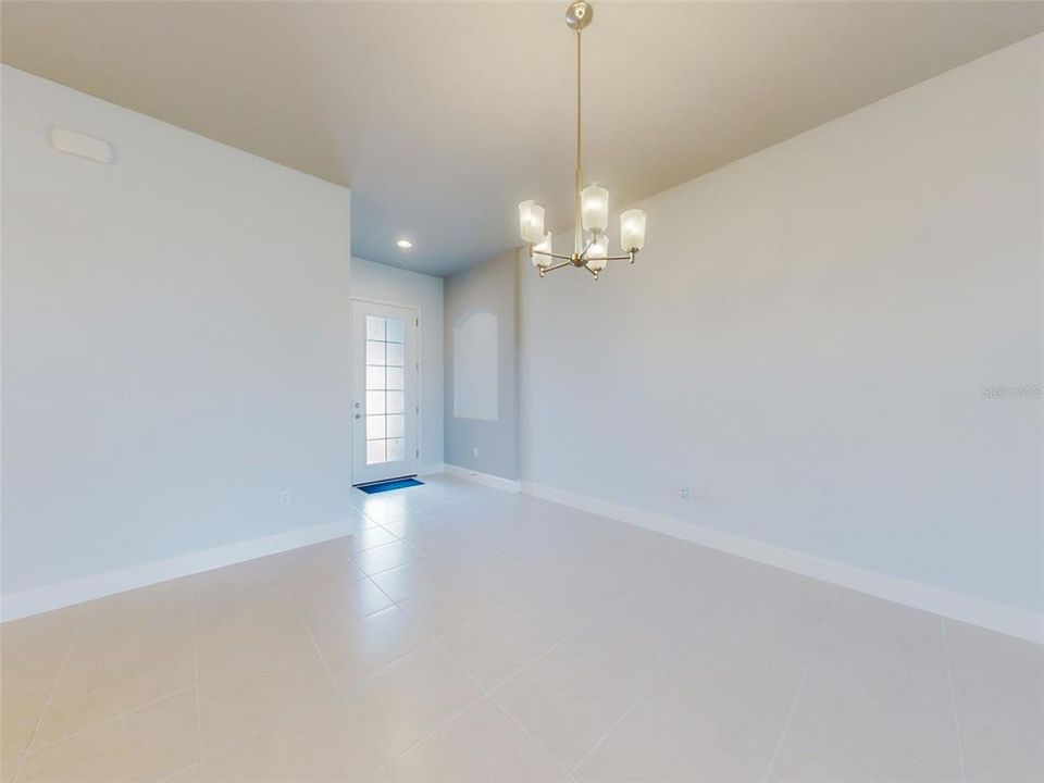 En Venta: $389,900 (3 camas, 3 baños, 2095 Pies cuadrados)