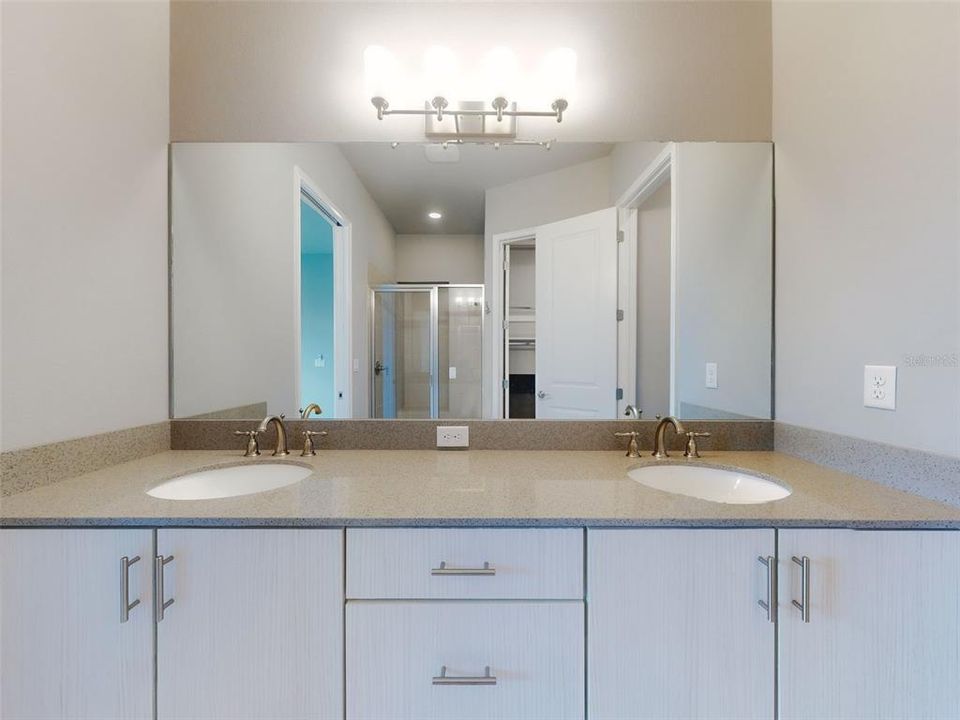 En Venta: $389,900 (3 camas, 3 baños, 2095 Pies cuadrados)