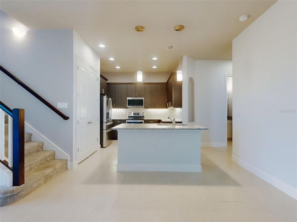 En Venta: $389,900 (3 camas, 3 baños, 2095 Pies cuadrados)