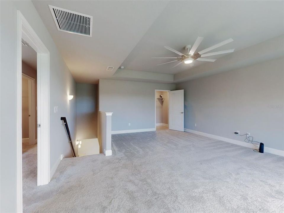 En Venta: $389,900 (3 camas, 3 baños, 2095 Pies cuadrados)