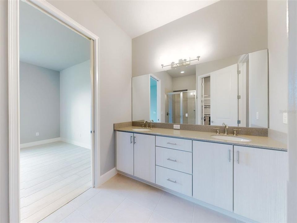 En Venta: $389,900 (3 camas, 3 baños, 2095 Pies cuadrados)