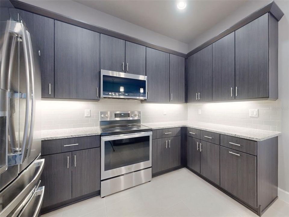 En Venta: $389,900 (3 camas, 3 baños, 2095 Pies cuadrados)