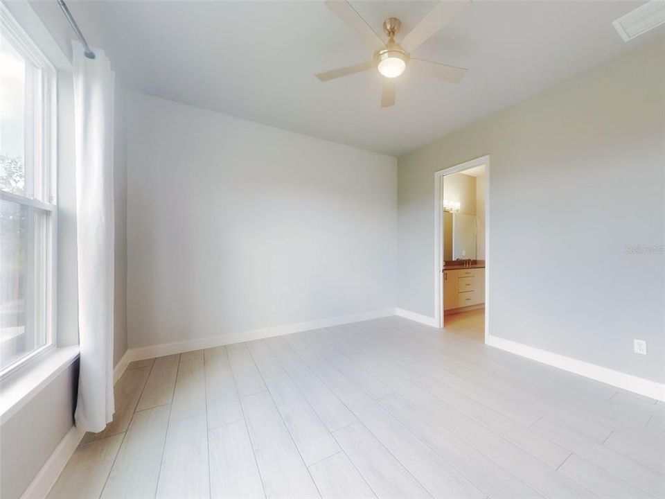 En Venta: $389,900 (3 camas, 3 baños, 2095 Pies cuadrados)