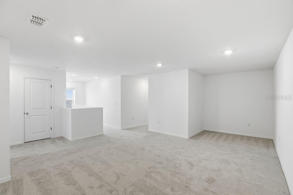 合同活跃: $395,000 (5 贝兹, 3 浴室, 2517 平方英尺)
