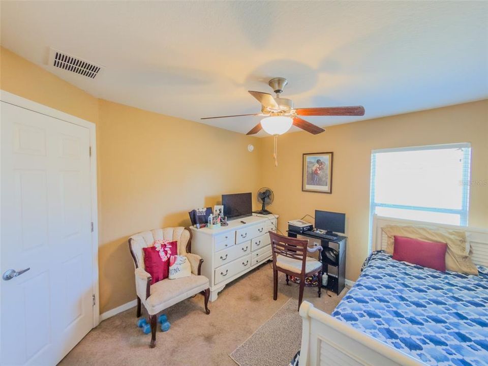 For Sale: $289,900 (4 beds, 2 baths, 1560 Square Feet)