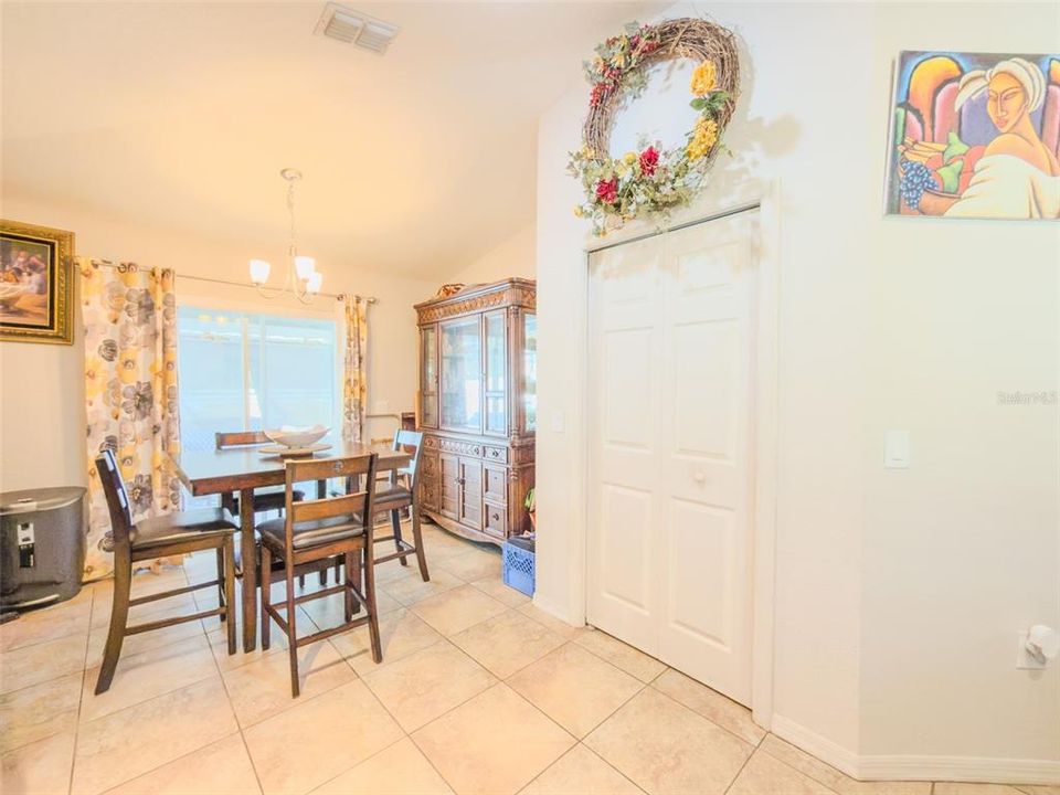 For Sale: $289,900 (4 beds, 2 baths, 1560 Square Feet)