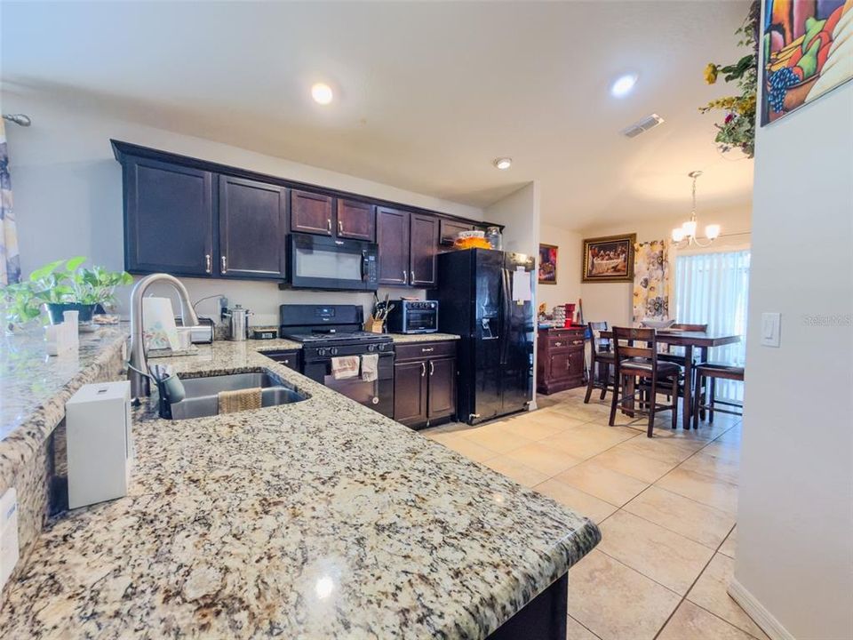 For Sale: $289,900 (4 beds, 2 baths, 1560 Square Feet)