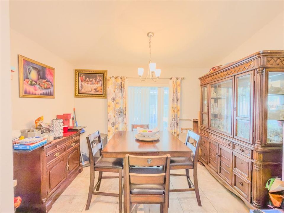 For Sale: $289,900 (4 beds, 2 baths, 1560 Square Feet)