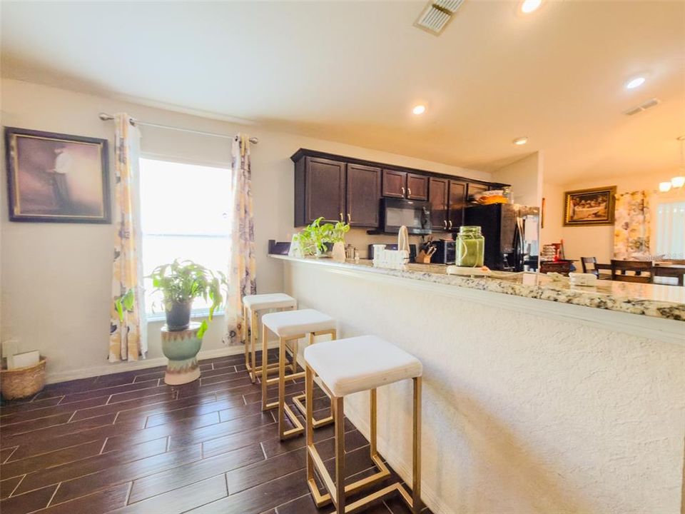 For Sale: $289,900 (4 beds, 2 baths, 1560 Square Feet)